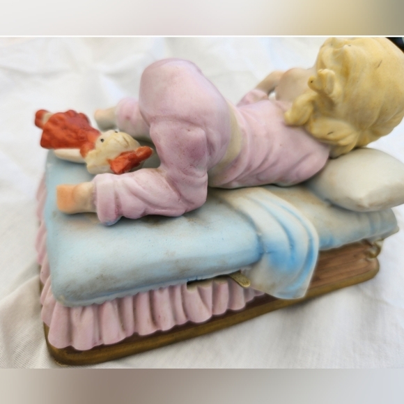 Vintage Capodimonte Girl - Picture 3 of 4